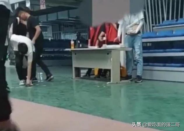 昆山世硕电子“扔证件”事件，赤裸裸的蔑视打了谁的脸？